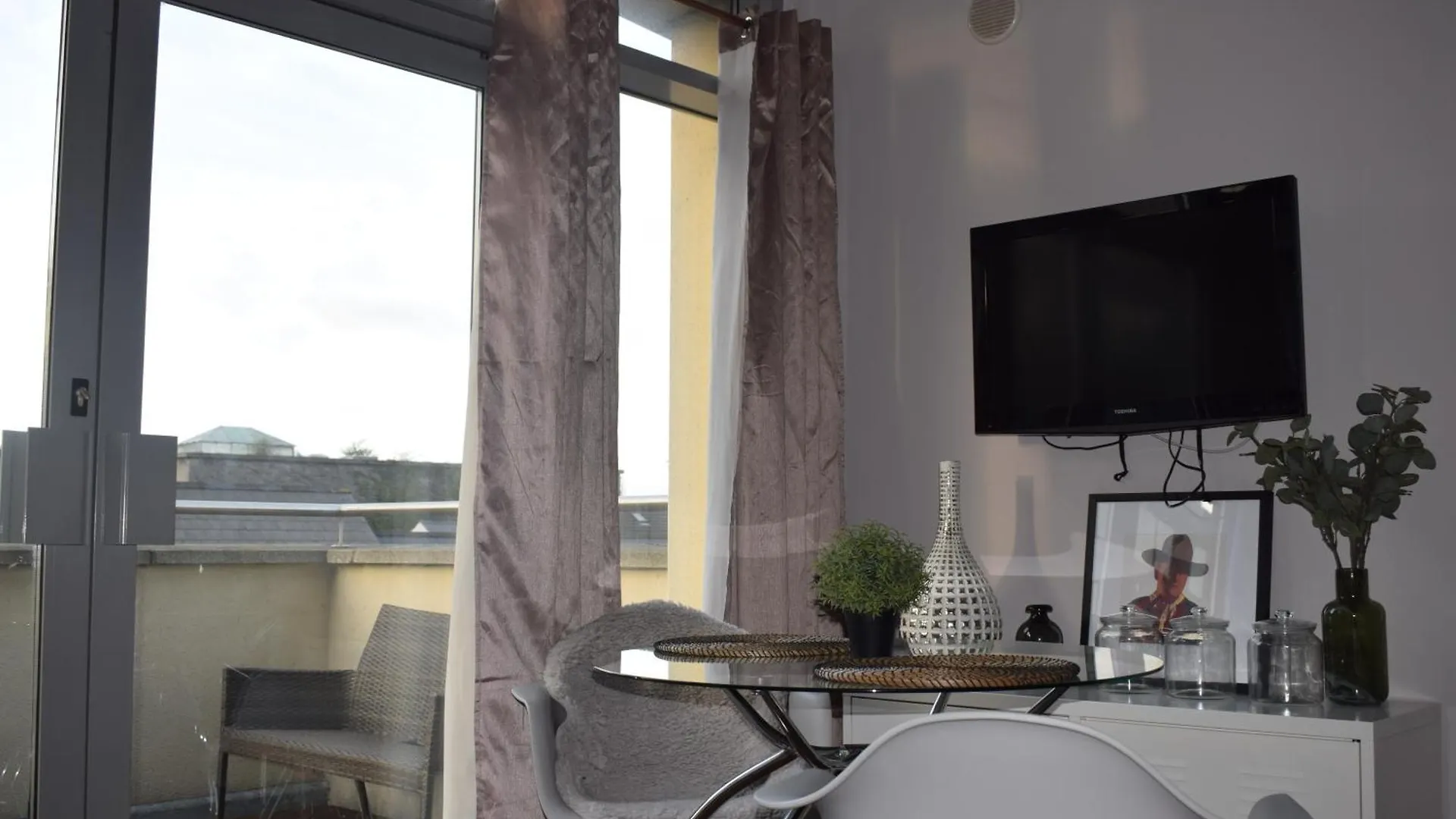 1 Bedroom Apartment With Balcony In Dublin Irland