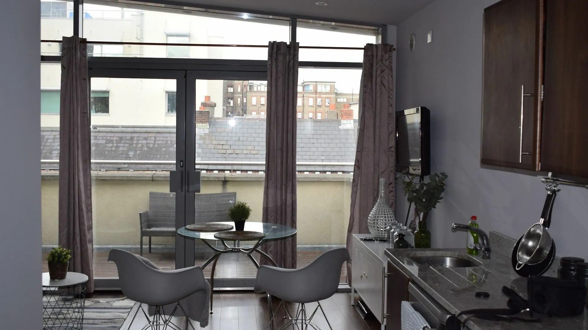 1 Bedroom Apartment With Balcony In 더블린