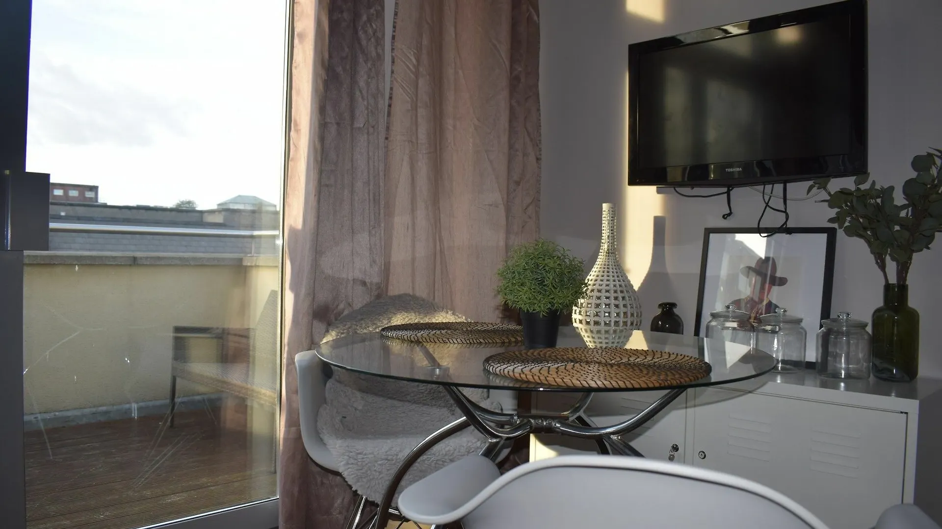 1 Bedroom Apartment With Balcony In 더블린